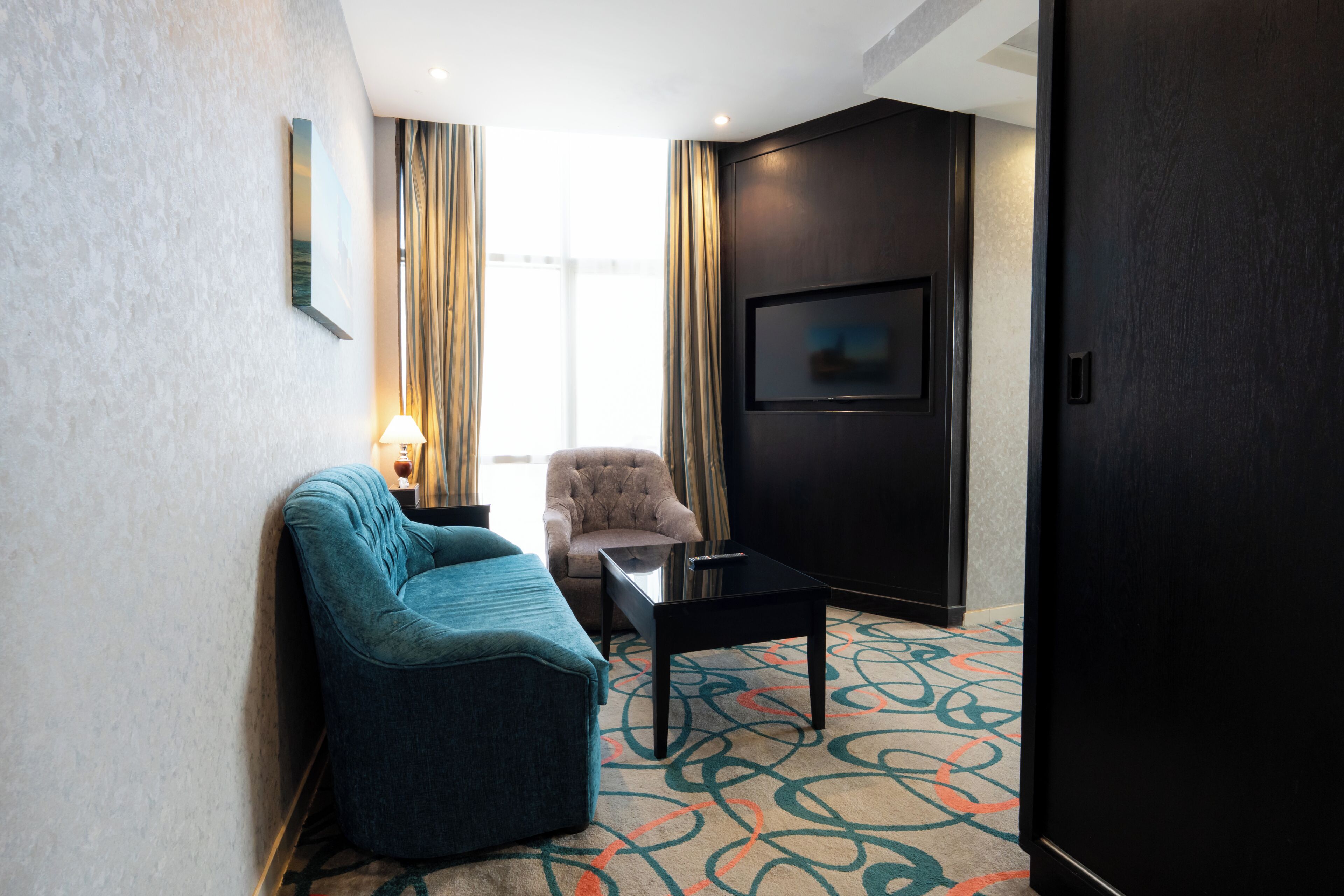 Suite, City View | Living area