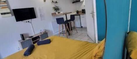 1 bedroom, iron/ironing board, WiFi