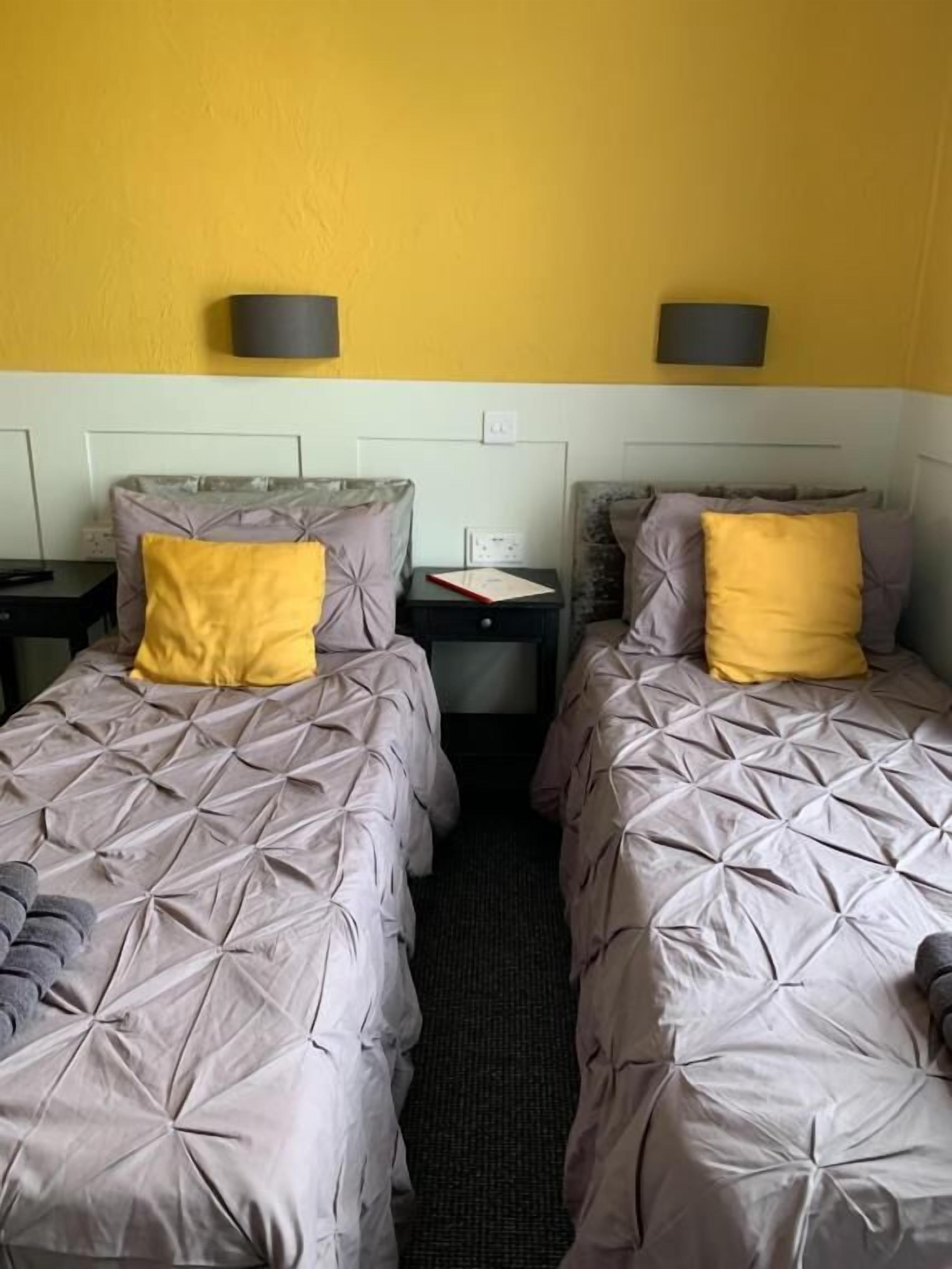 Standard Twin Room, Private Bathroom, Courtyard View