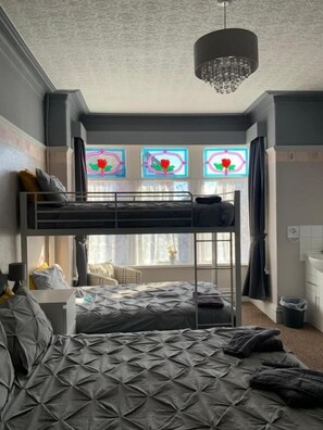 Family Room, Private Bathroom, City View - The Woodleigh Hotel (Blackpool)