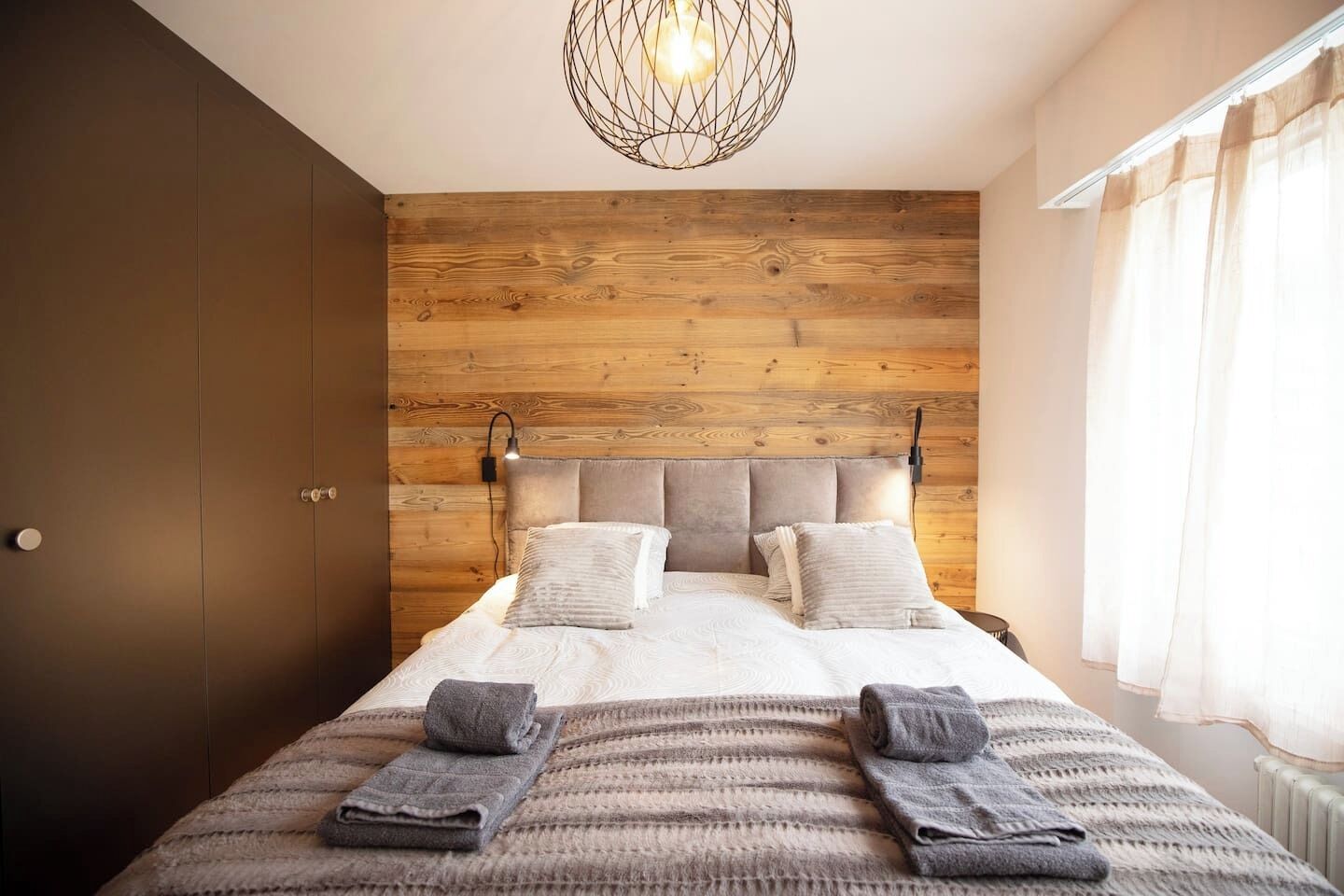 WiFi, bed sheets