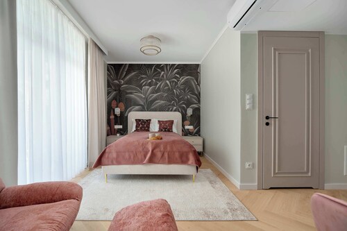 Luxury Studio with a Balcony | Air Conditioning | Rooftop Terrace