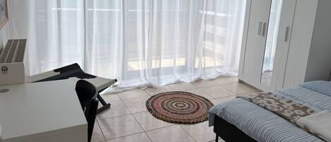 3 bedrooms, desk, iron/ironing board, WiFi
