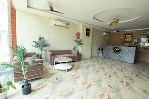Lobby - Virat Shree Palace (Vrindavan)