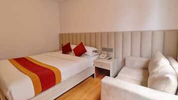 Deluxe Double or Twin Room | Desk, laptop workspace, WiFi (free)