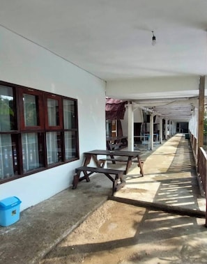 Tempat makan outdoor