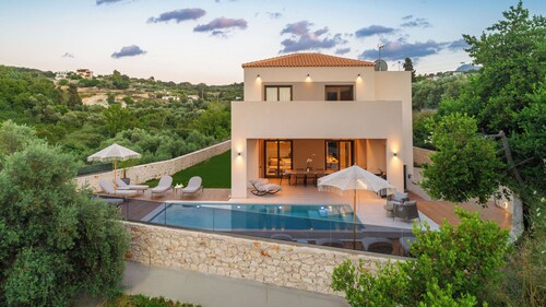VaMa Luxury Living-8BR Design Villa with Heated Pool and Playroom