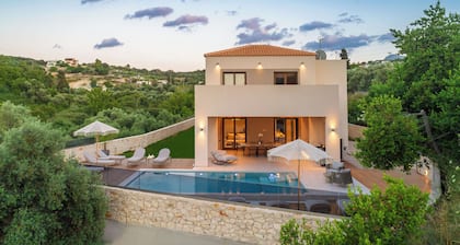 VaMa Luxury Living-8BR Design Villa with Heated Pool and Playroom