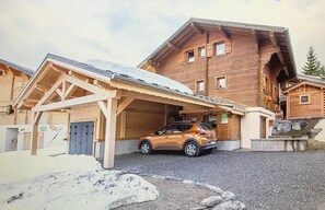 Exterior - “Rose De Noël” Apartment with Private Terrace and Wi-Fi (Taninges)