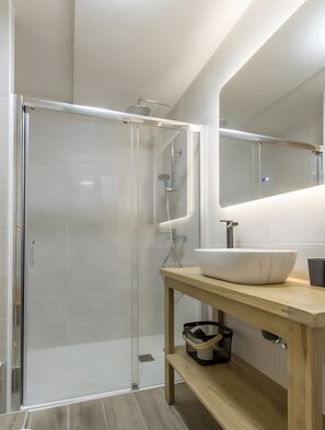 Bathroom - “Rose De Noël” Apartment with Private Terrace and Wi-Fi (Taninges)