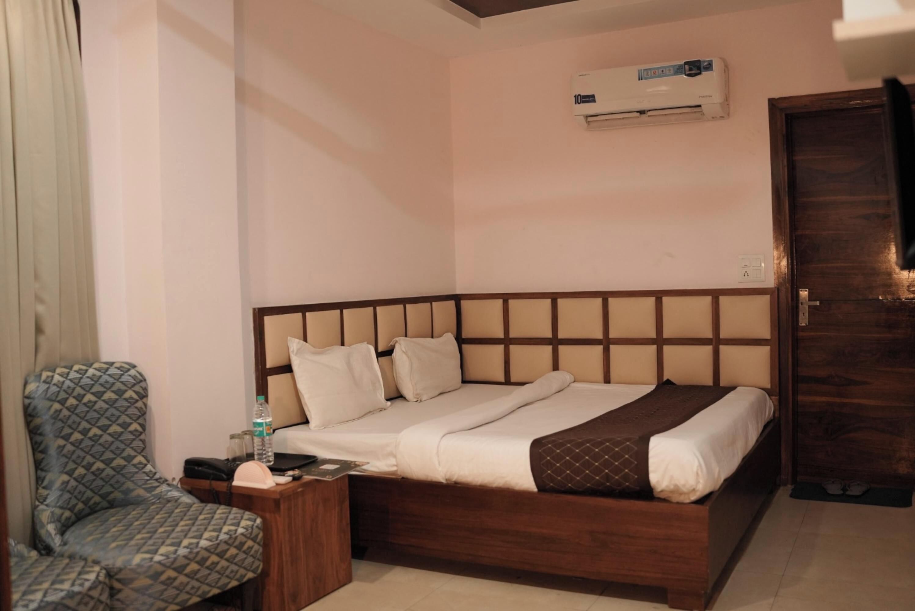 Habitación Deluxe doble, vistas a la ciudad | Escritorio y wifi gratis