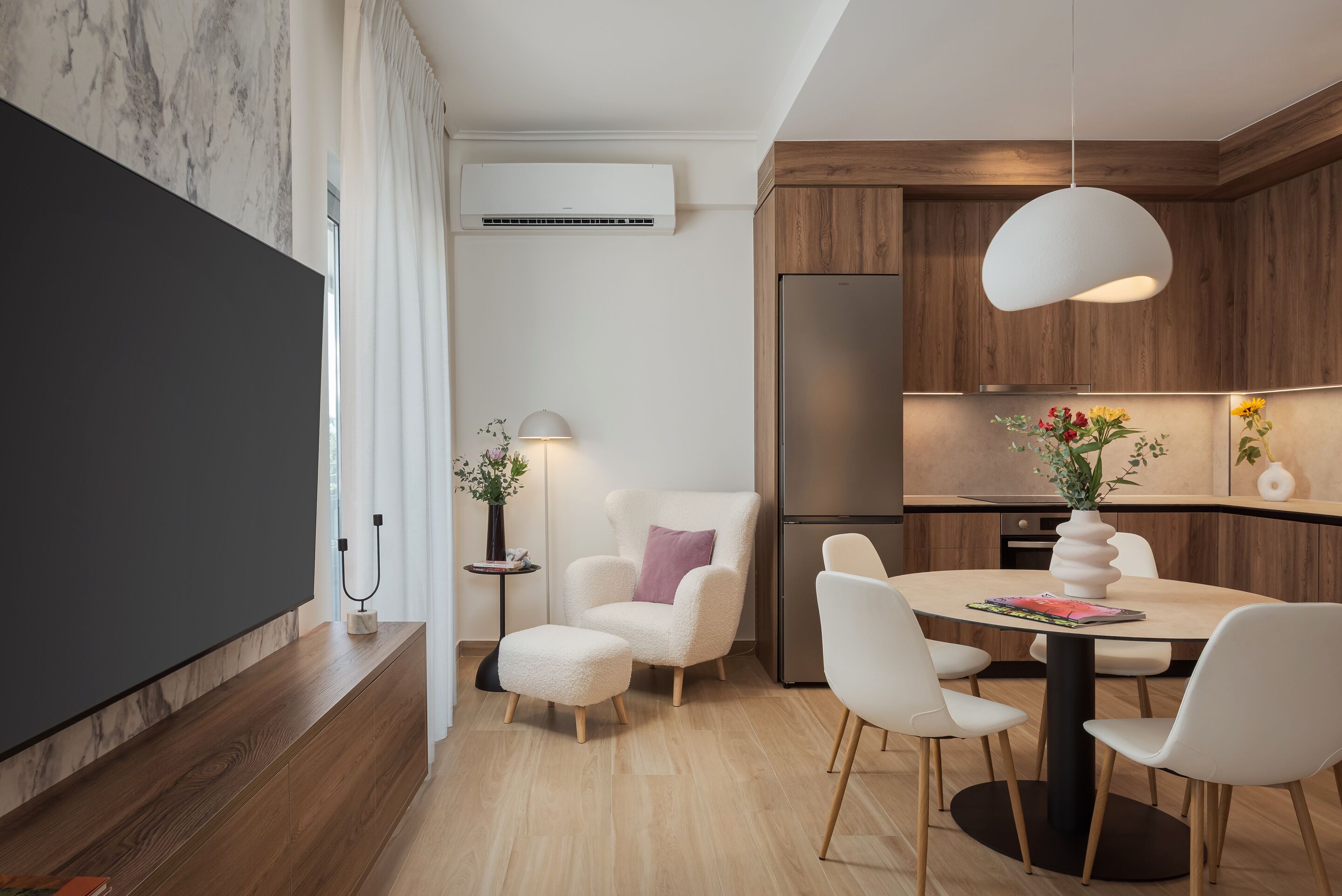 Appartamento, 2 camere da letto | Area soggiorno | Smart TV 65 pollici con canali via cavo, Netflix, servizi in streaming