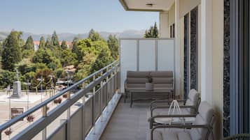 Apartment, 2 Bedrooms | Balkoni
