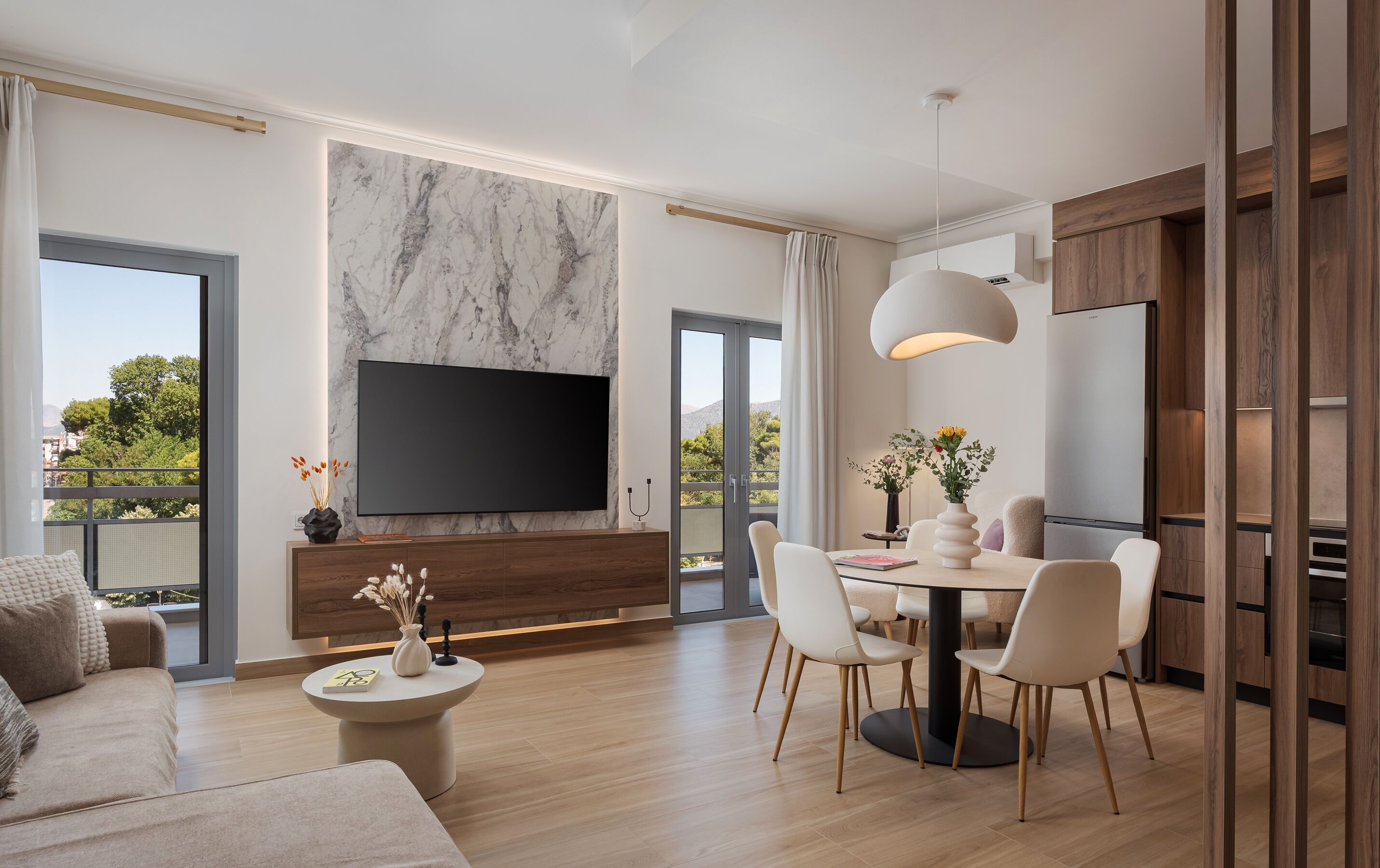 Appartamento, 2 camere da letto | Area soggiorno | Smart TV 65 pollici con canali via cavo, Netflix, servizi in streaming