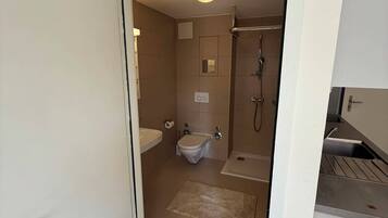 Jetted tub, hair dryer, towels, soap