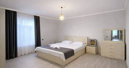 Skyline Fairy Garden , Private 3BR , City Center