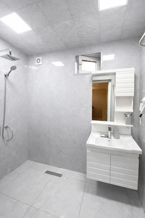 Bathroom - Skyline Fairy Garden , Private 3BR , City Center (Qəbələ)