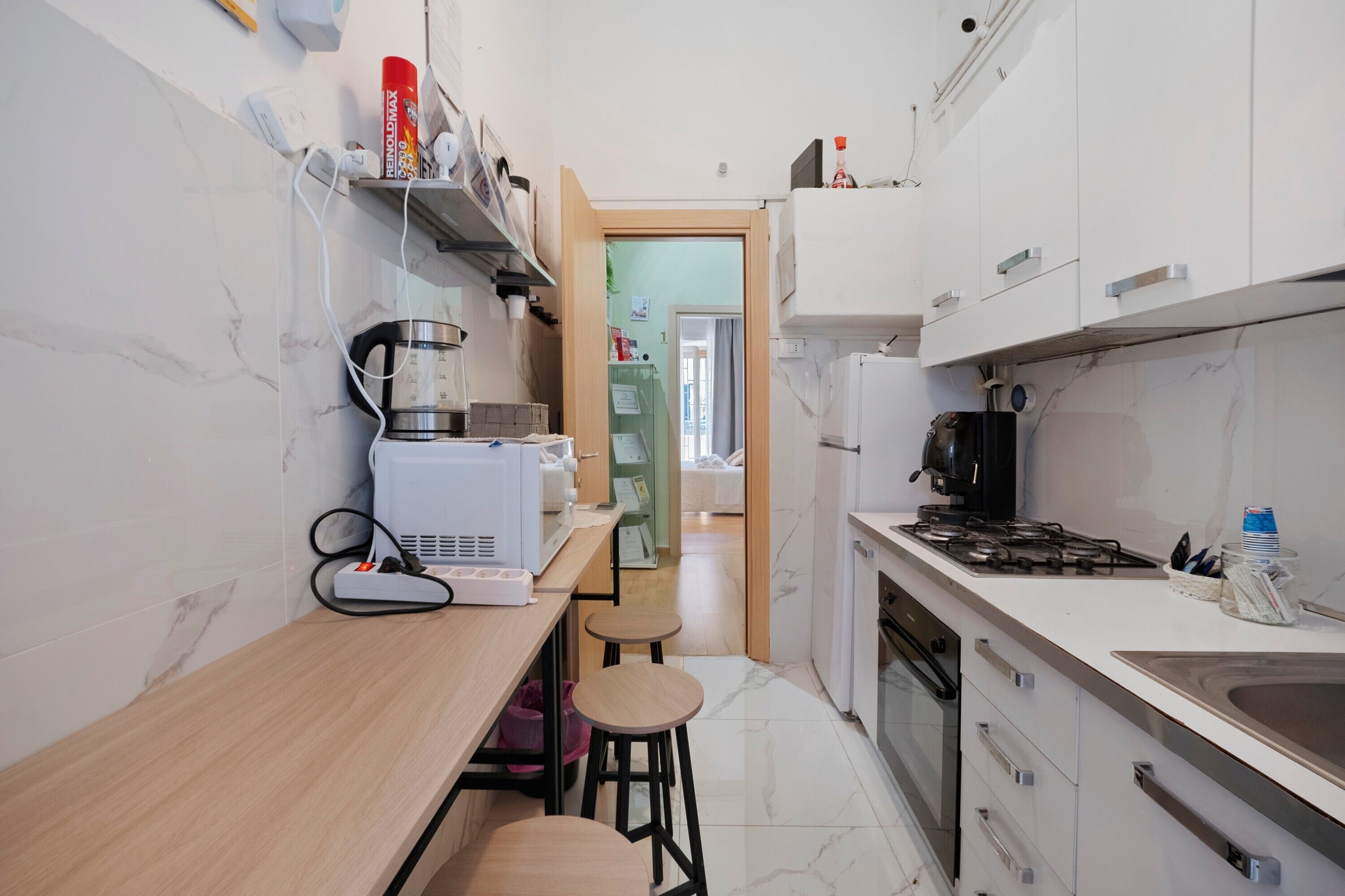 Coffee/tea maker, fridge, microwave, oven