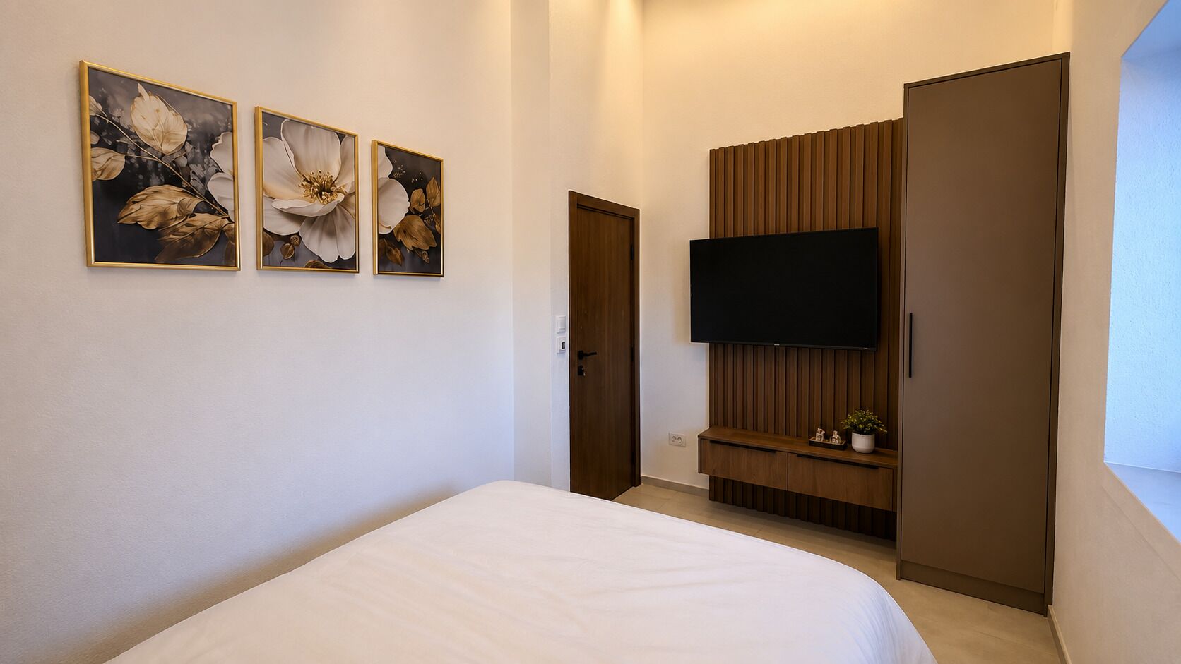 3 habitaciones, tabla de planchar con plancha, wifi y ropa de cama 