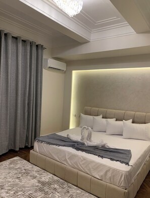Zimmersafe, Schreibtisch, schallisolierte Zimmer, Bügeleisen/Bügelbrett