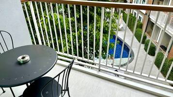 Deluxe Apartment, Balcony | Outdoor dining