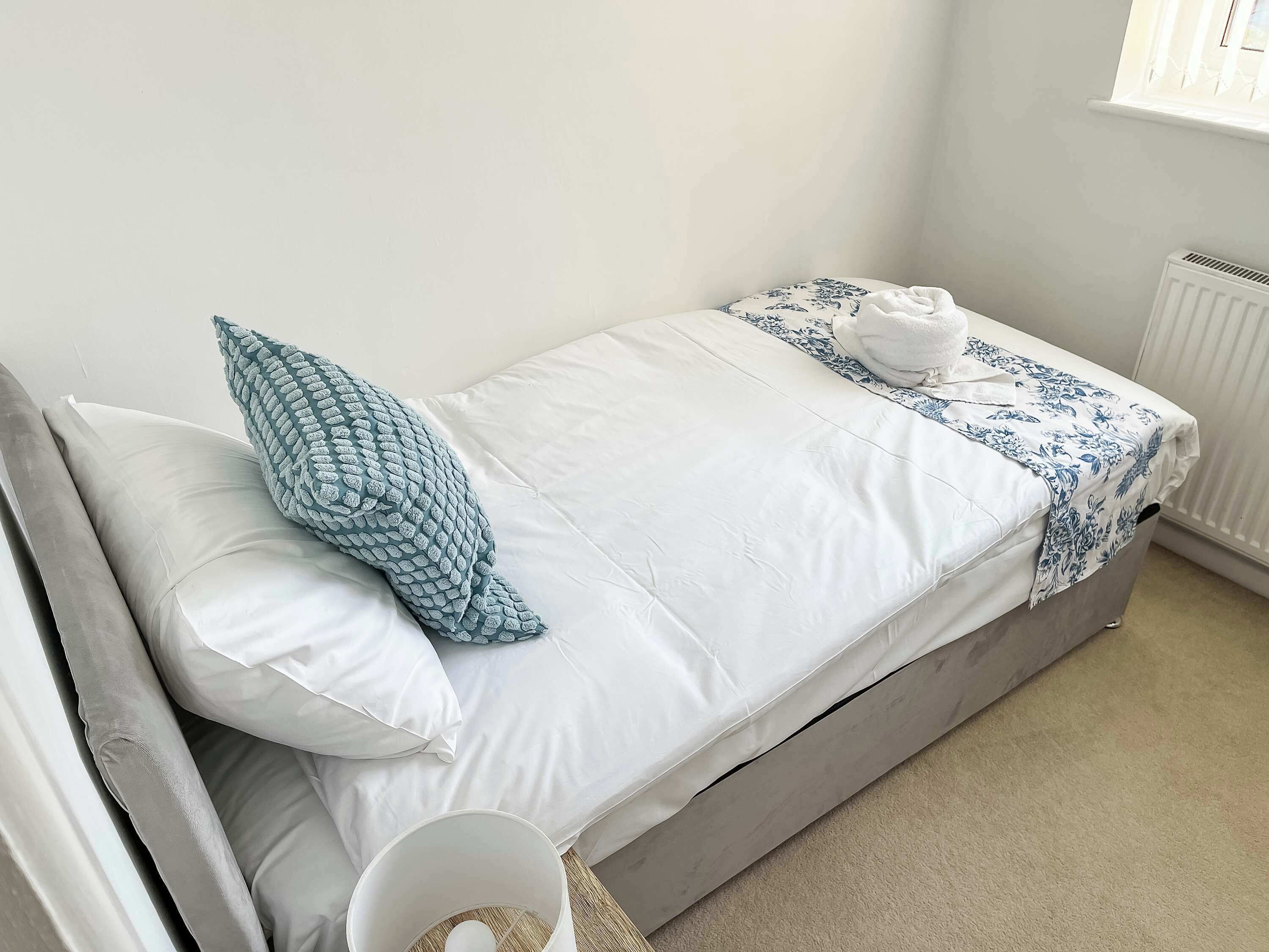 3 Schlafzimmer, Schreibtisch, Bügeleisen/Bügelbrett, Reisekinderbett