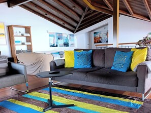 Smart TV, books - Sunset Cottage - Peaceful Retreat with Private Pool & Sunset Views (Ponta do Pargo)