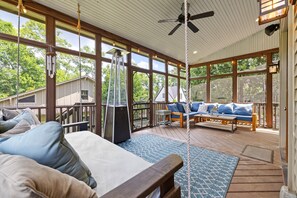 A covered outdoor living area with a sofa, a table, and a ceiling fan. - Above Nashville West End Rhythm | Music Studio | Premium Location | Luxe (Nashville)
