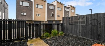 Contemporary Flat Bush Oasis | Parking and Air-Con
