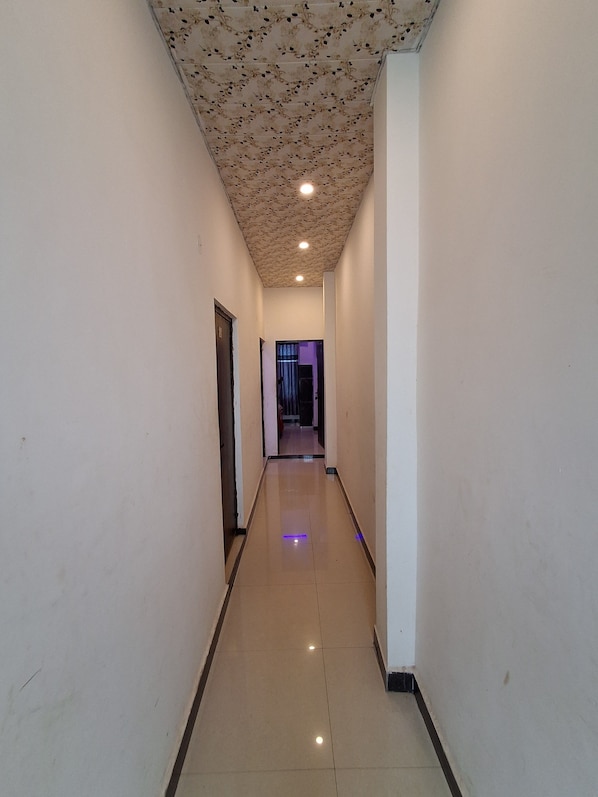 Quarto casal básico | Área de estar