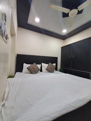 Room - Ladli homes  (Mathura)