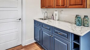 Interior - NEW RENTAL!  Visit 'Lazy Lake Days"! (Huddleston)