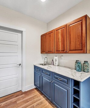 Interior - NEW RENTAL!  Visit 'Lazy Lake Days"! (Huddleston)