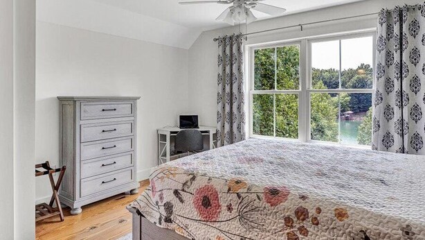 Room - NEW RENTAL!  Visit 'Lazy Lake Days"! (Huddleston)