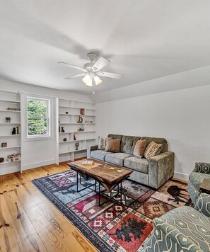 TV, ping pong - NEW RENTAL!  Visit 'Lazy Lake Days"! (Huddleston)