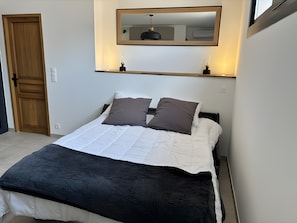 Room - Apartment on a Farm, Near the Sea with Mountain View, Wi-Fi and Air Conditioning (Antisanti)