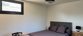 Studio dans une ferme, proche de la mer avec vue montagne, Wi-Fi et climatisation