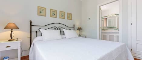 2 bedrooms, desk, iron/ironing board, WiFi (free)