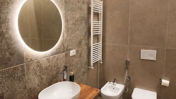 Deluxe Studio | Bathroom | Shower, hair dryer, towels, soap