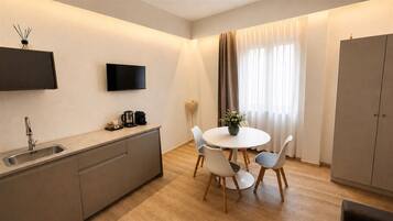 Deluxe Studio | Living area