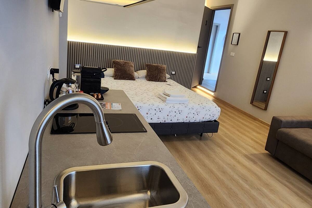 Deluxe Studio