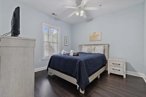 3 bedrooms, iron/ironing board, internet, bed sheets - Magnolia Pointe Golf & Beach Retreat (Myrtle Beach)