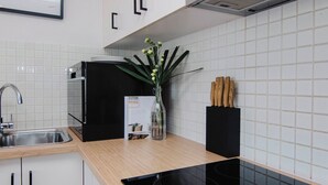 Apartment, 1 Queen Bed with Sofa bed | Private kitchen - 5-7 Harold St Middle (Middle Park)