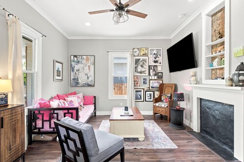 NEW!  Muse on 10th - We Love Doggies!