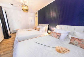 11 bedrooms, travel crib, WiFi, bed sheets