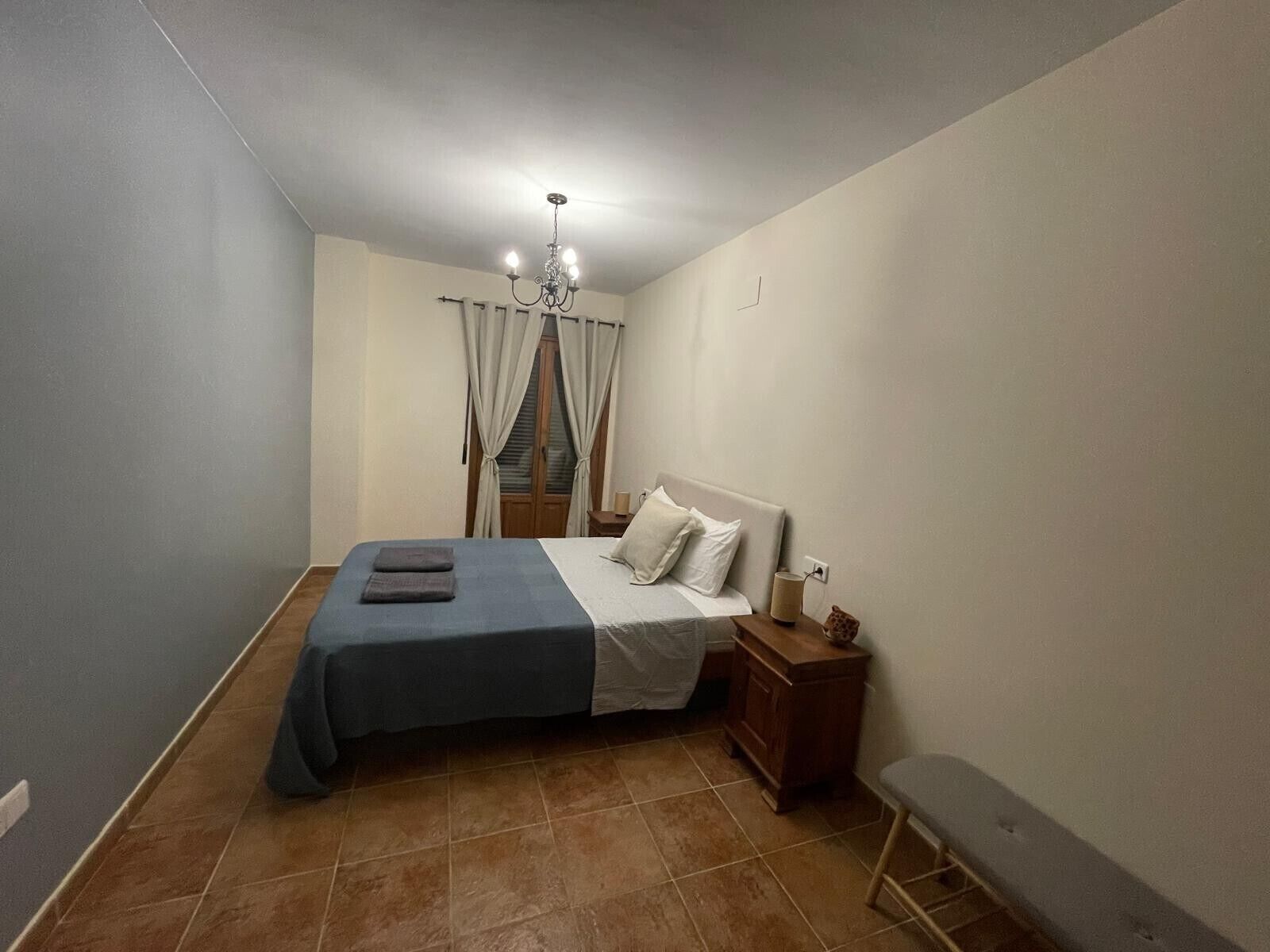 2 chambres, fer et planche à repasser, Wi-Fi, draps fournis
