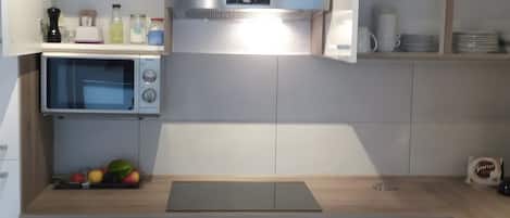 Coffee/tea maker, fridge, microwave, oven