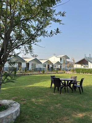 Outdoor dining - Corbett Vantara (Dhela)