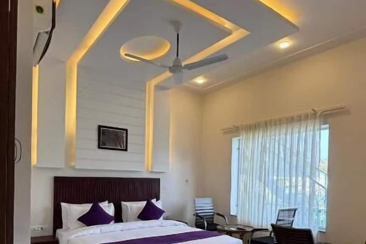 Double Room | Desk