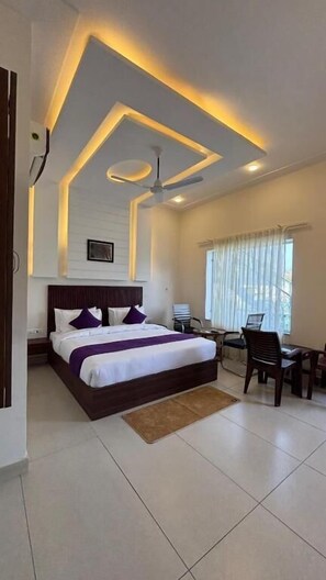 Double Room | Desk - Corbett Vantara (Dhela)